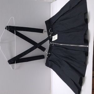HOTTOPIC Black Pleated O-Ring Zipper Suspenders Skirt Size large.